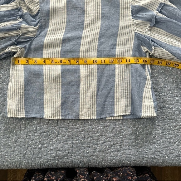 American Eagle Outfitters Top Cropped Blue & White Stripped Fairy Flowy Size S - Picture 9 of 11